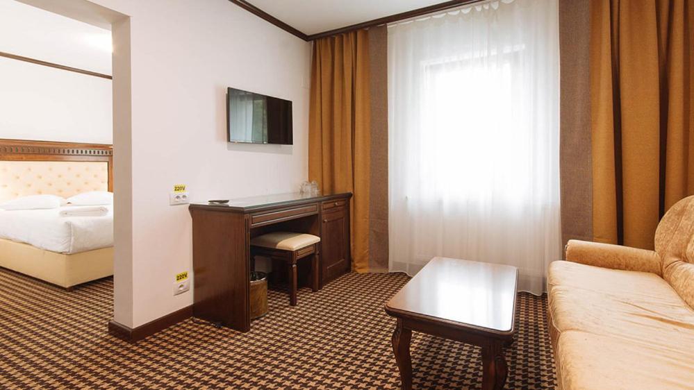Hotel Alpin Rarau Кымпулунг-Молдовенеск Экстерьер фото