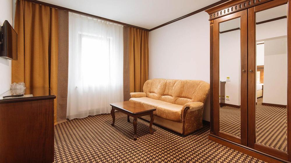 Hotel Alpin Rarau Кымпулунг-Молдовенеск Экстерьер фото
